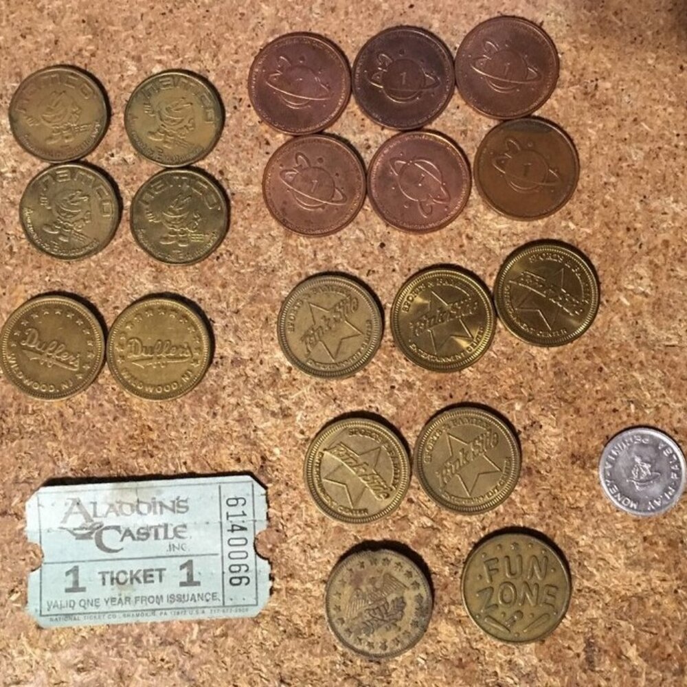 LOT OF 20 AMUSEMENT PARK GAME TOKEN RINK SIDE SPORTS NAMCO ALADDIN'S CASTLE